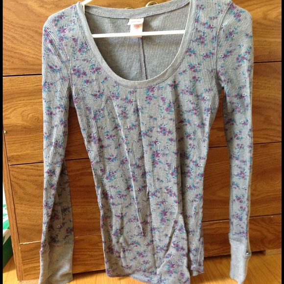 Gray floral print long sleeve
