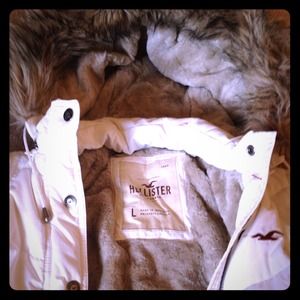 Hollister down jacket w/fur lining inside size L