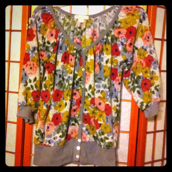 Floral sweater sz M from Forever 21 Like new