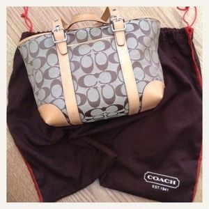 😊REDUCED😊 Coach Tote