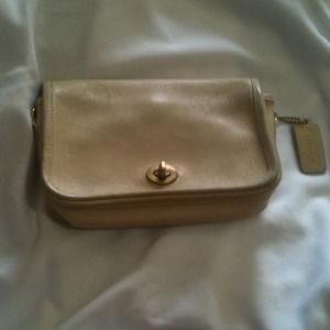 <SOLD>100% Authentic Coach clutch beige