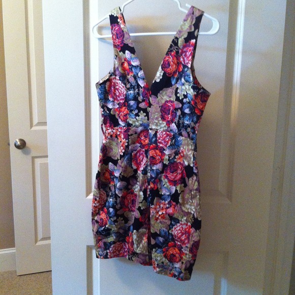 Dress - Picture 2 of 2