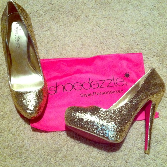 4" Platform Gold Glitter Pumps