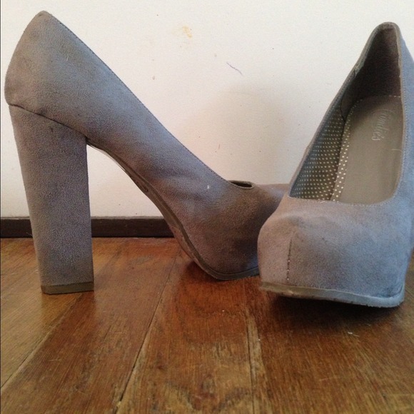 Size 10 - Candie's - Grey Suede - worn once - Picture 2 of 2