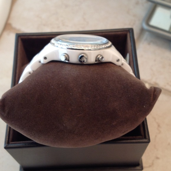***SOLD ***off Posh NWT MICHAEL KORS Ceramic Watch - Picture 3 of 4