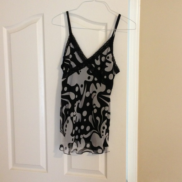 Cute black and white pattern lace top