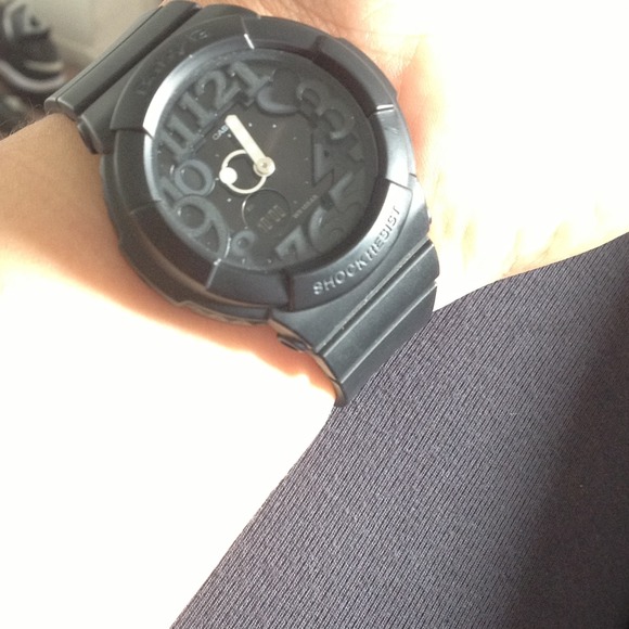 Black baby g shock watch - Picture 2 of 2