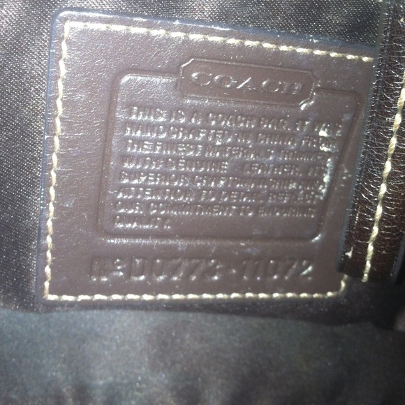 AUTHENTIC COACH PURSE - Picture 2 of 3