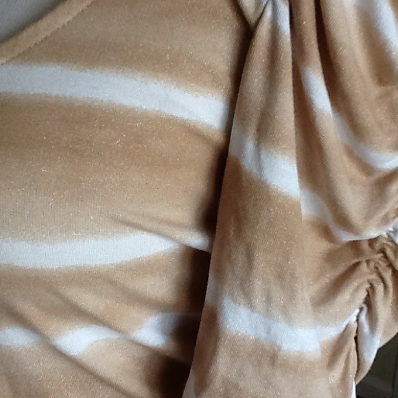 ❗SOLD IN BUNDLE❗White House I Black Market Top - Picture 2 of 4