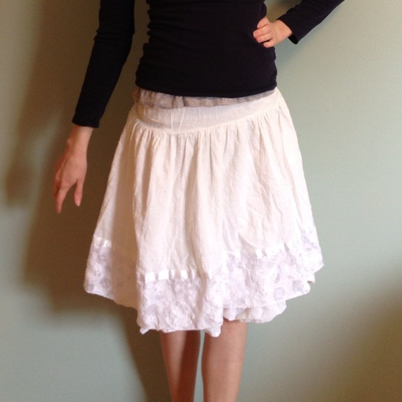White multi dot skirt with elastic waist