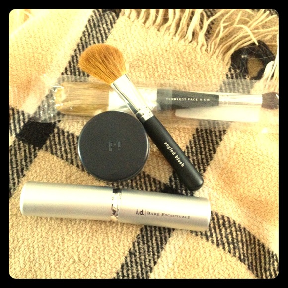 Bare Escentuals 3 brushes and gossamer face color