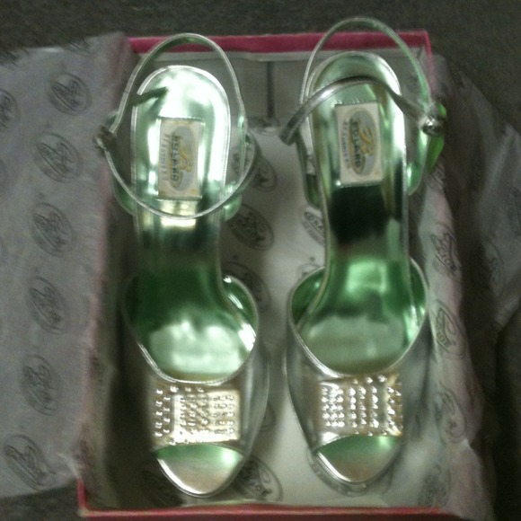 Silver heals w/ rhinestones & 4 1/2" heals