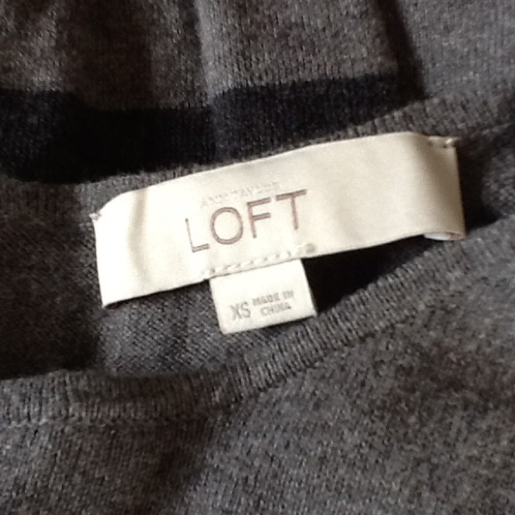 ❗️SOLD IN BUNDLE❗️LOFT Gray Stripe Light Sweater - Picture 3 of 3