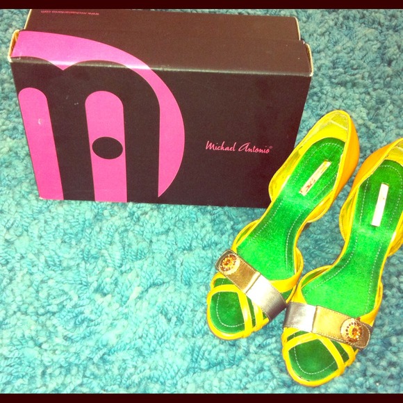 Gorgeous never worn!!!