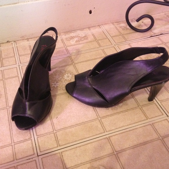 Hold. Black peep toe heels.13.00