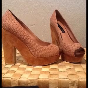 Steven by Steve Madden leather/suede wedge sz8