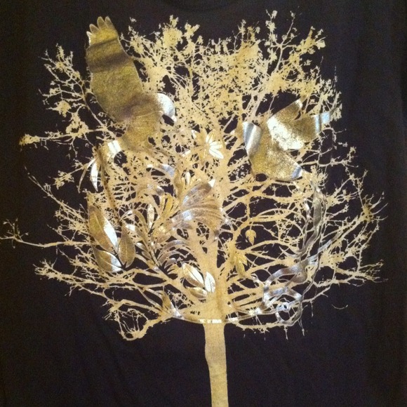 ⚫SOLD⚫❗REDUCED❗Gold and black shirt - Picture 2 of 3