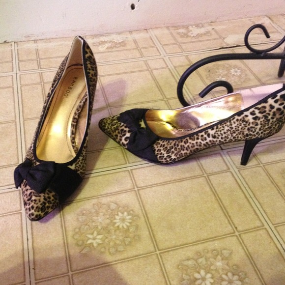 Bundle for @angelmueller Leopard and bows heels.