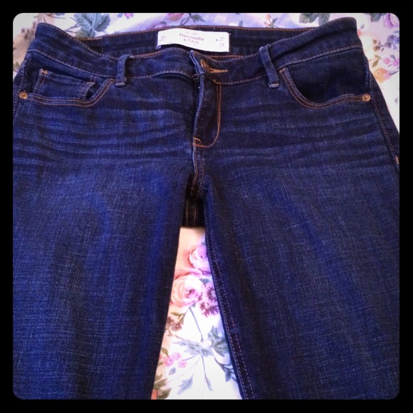 Abercrombie and Fitch Dark Wash Jegging! Size 4R!