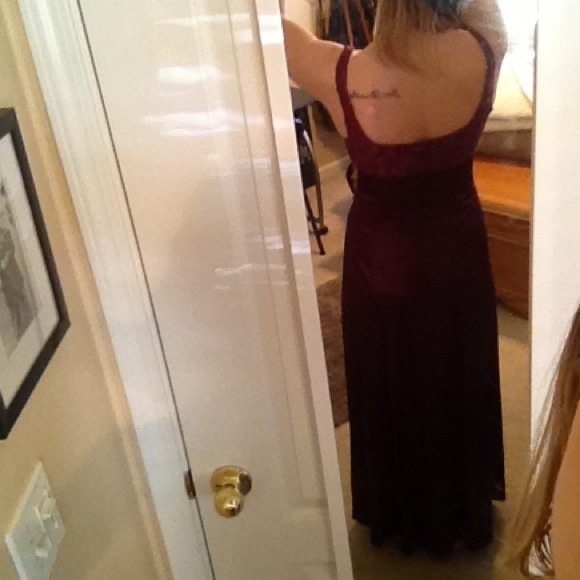 Dress. - Picture 2 of 3