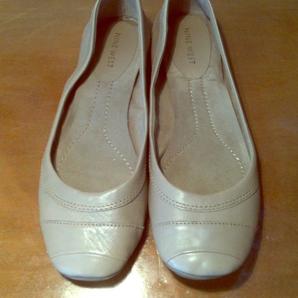 Neutral colored ninewest ballerina leather flats