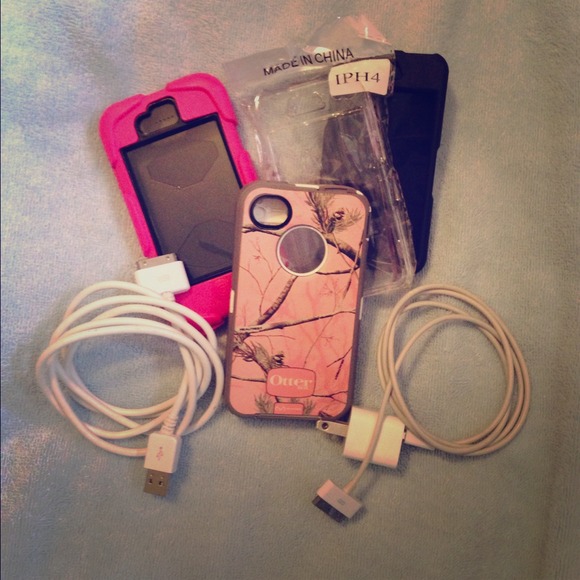 4 IPhone 4 Cases and Chargers