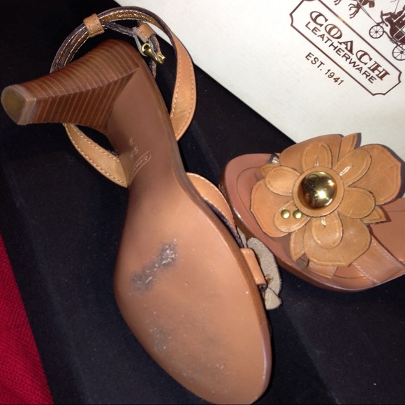Coach Flower Design Sandals - Picture 3 of 4