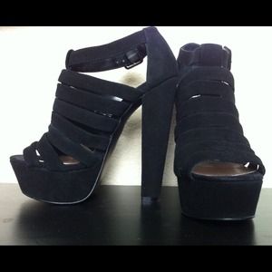 🌺SOLD🌺!!!!!!Steve Madden AUDRINNA