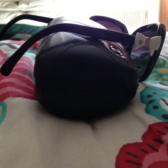 SOLD!!CHANEL sunglasses