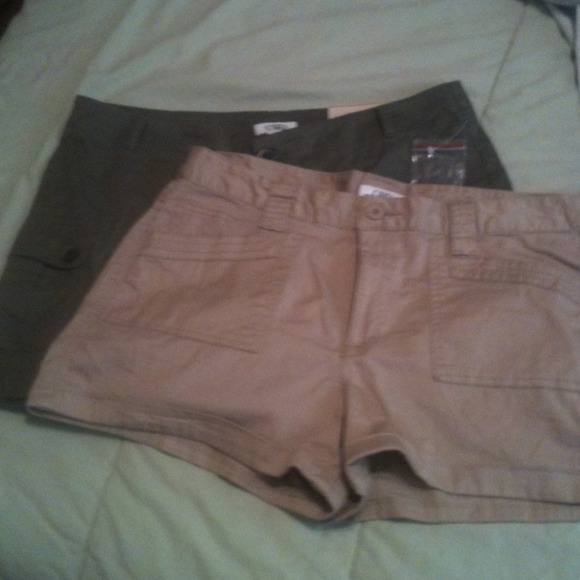2 pair of shorts/ never worn:)