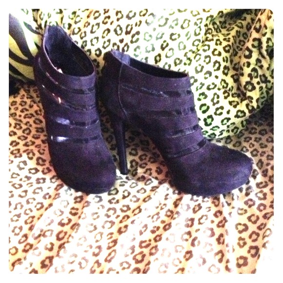 black heels/booties
