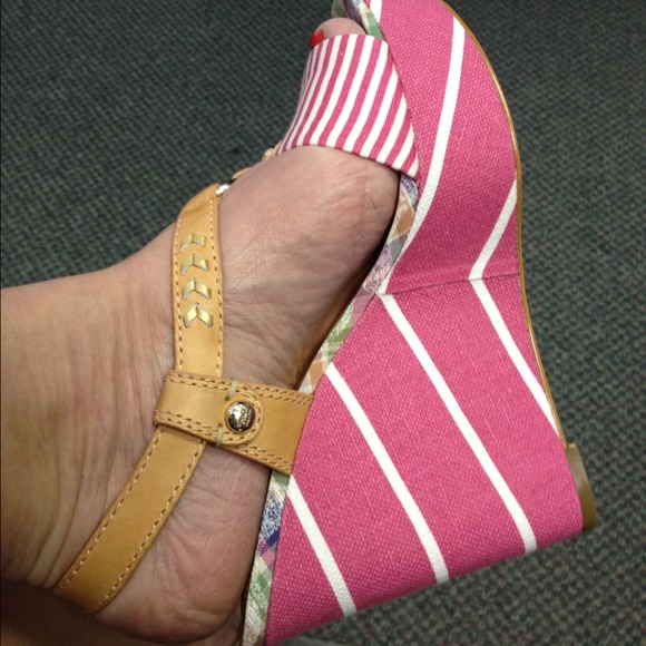 NWT, Big reduction! Coach spring wedges Sz 7 1/2. - Picture 3 of 4