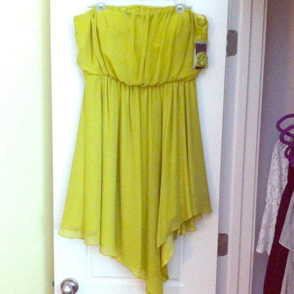 Keylime colored strapless dress