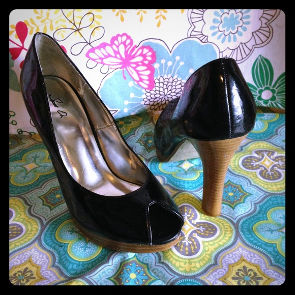 Spot On (local Boutique) Shoes - Spot On local Boutique Black 4' in peep toe size 9