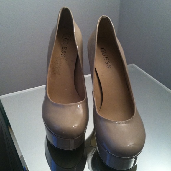 Guess Natural Pumps