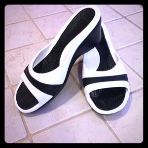 NEW without tag Croc Wedges