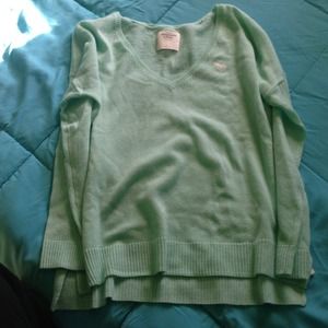 Light weight sweater. Never worn!