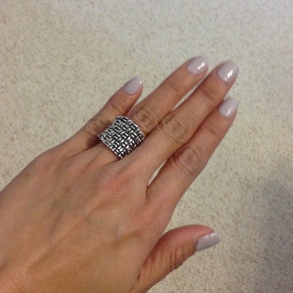 Lia sophia ring size 6