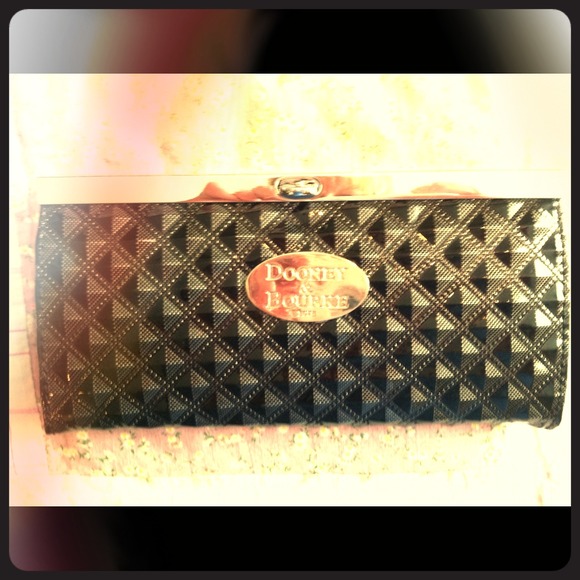 BN DOONEY AND BOURKE WALLET