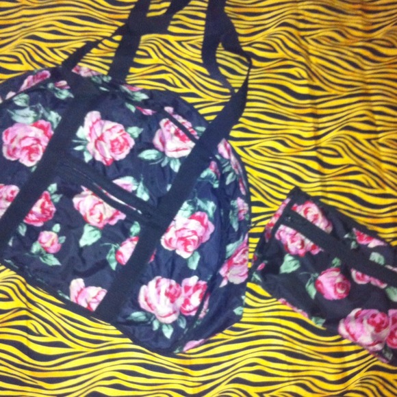 Avon-Rose design duffle bag/pouch