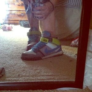 Women's Nike shoe, good condition! ✳Price drop✳