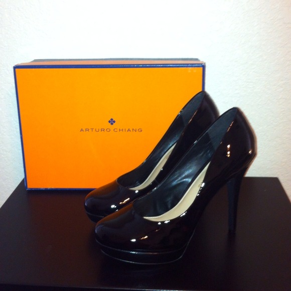 Arturo Chiang Shoes - ⬇🔴REDUCED🔴⬇👠 Arturo Chiang Black Patent Heels