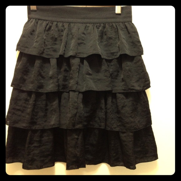 Tiered ruffle black skirt