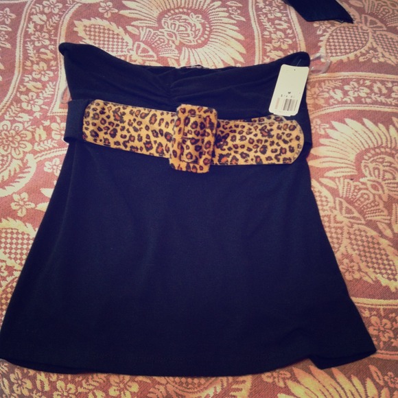 SOLD IN BUNDLE---Forever 21 top with leopard belt - Picture 1 of 1