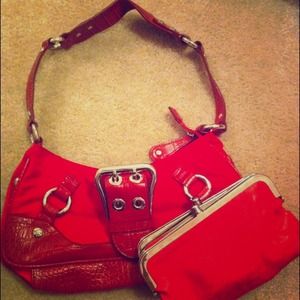 ⬇️reduced⬇️Small Bright red guess purse authentic