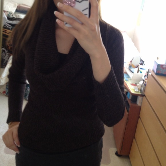 🔴SOLD🔴 💜Brown Cowlneck Sweater💜