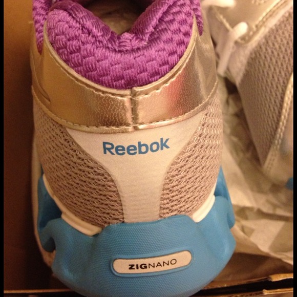 😍SOLD😍NWOT: Brand new REEBOK WOMEN'S SHOES - Picture 2 of 4