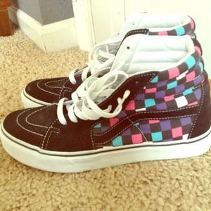 Van's "off the wall" size 9 men, size 10.5 women.