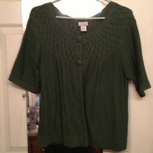 Short sleeve 2 button green sweater