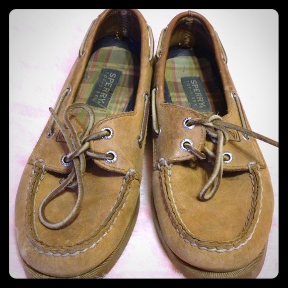 HOLD Women's  Original 2-Eye Sperry Boat Shoes